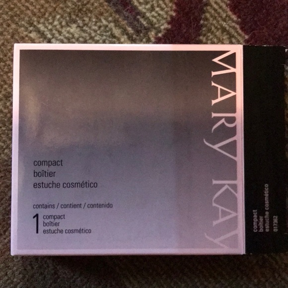 Mary Kay Compact - Picture 3 of 3